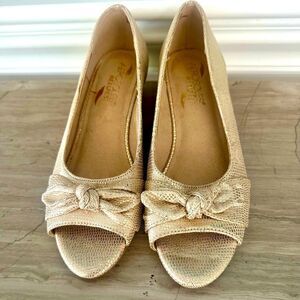 Aerosoles Ship Deck, gold peep toe, wedge heels.